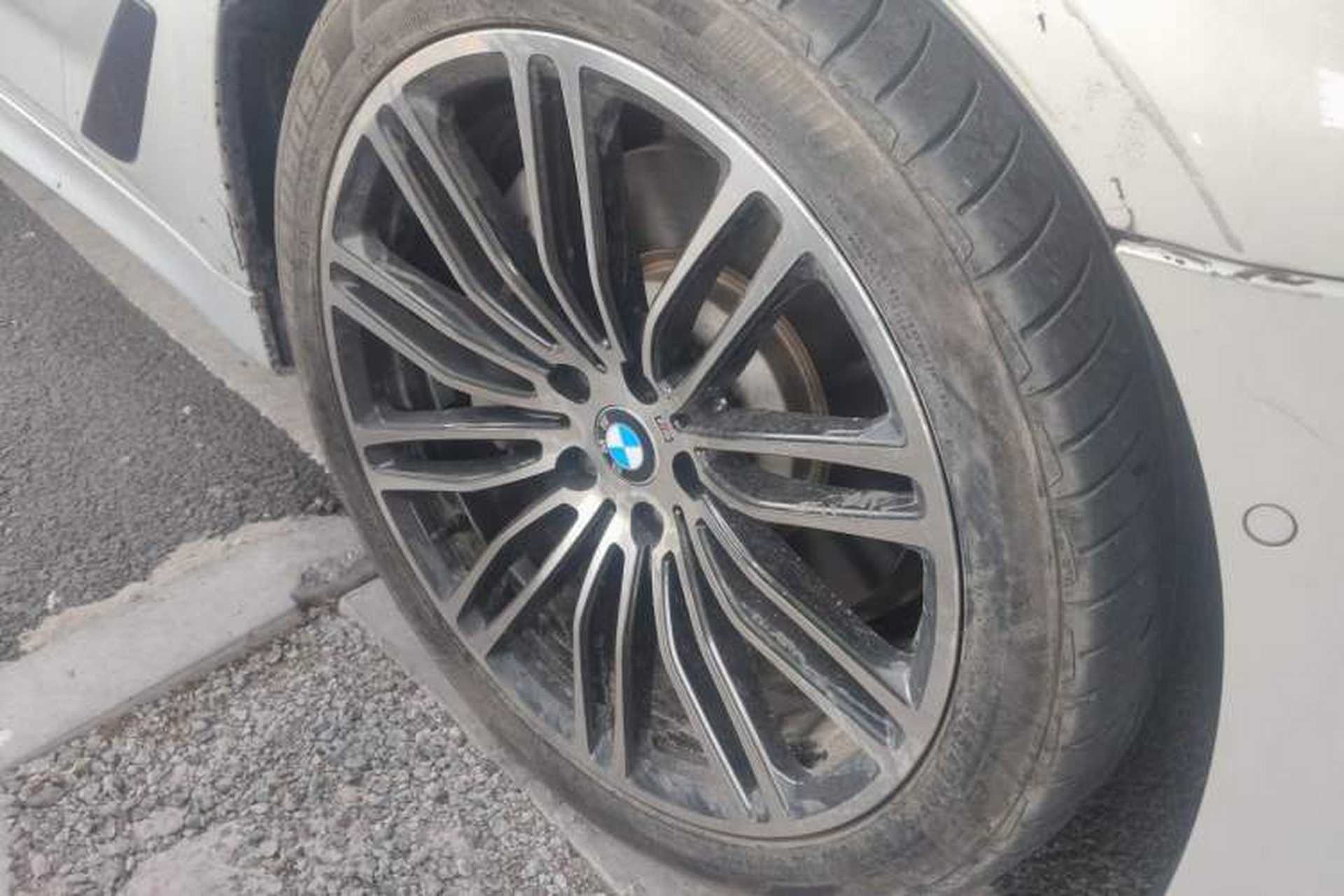 Used BMW 5 Series 2018 Restyled 530Li Leading Edition M Sport Package Right Front Wheel Hub