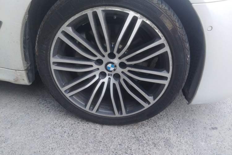 Used BMW 5 Series 2018 Restyled 530Li Leading Edition M Sport Package Right Front Wheel Hub
