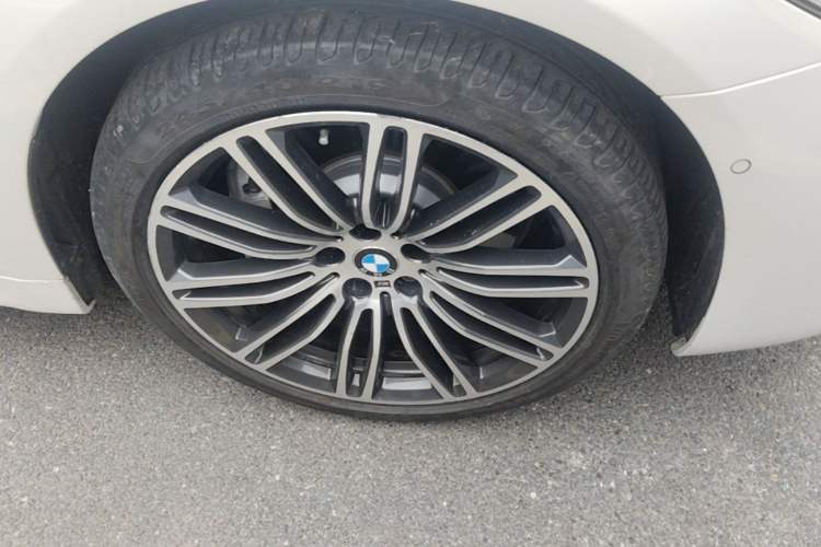 Used BMW 5 Series 2018 Facelifted 530Li xDrive M Sport Package Right Front Wheel Hub