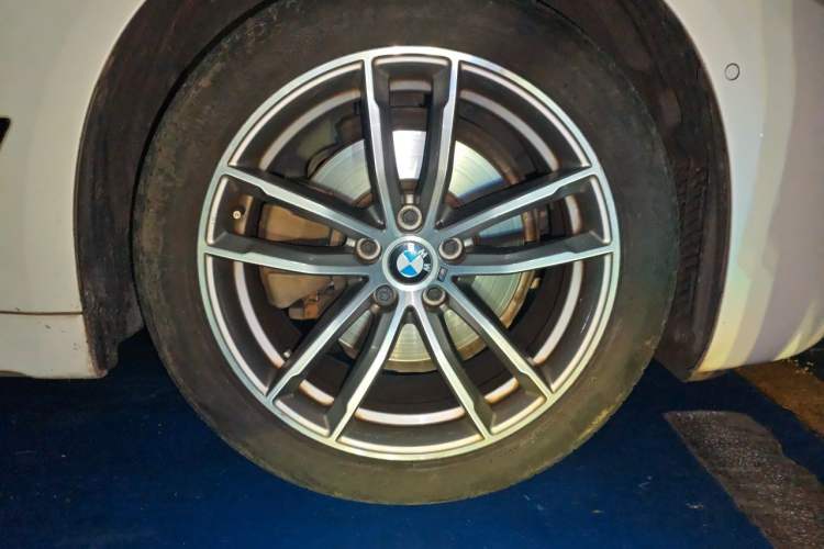 Used BMW 5 Series 2018 525Li M Sport Package Right Front Wheel Hub
