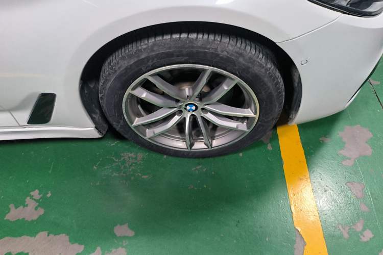 Used BMW 5 Series 2018 525Li M Sport Package Right Front Wheel Hub