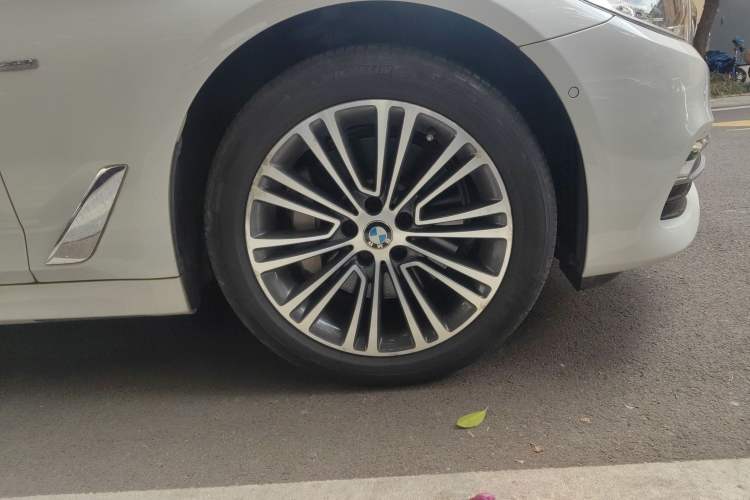 Used BMW 5 Series 2018 530Li Luxury Edition Premium Package Right Front Wheel Hub