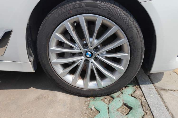 Used BMW 5 Series 2018 Facelifted 530Li xDrive Luxury Package Right Front Wheel Hub