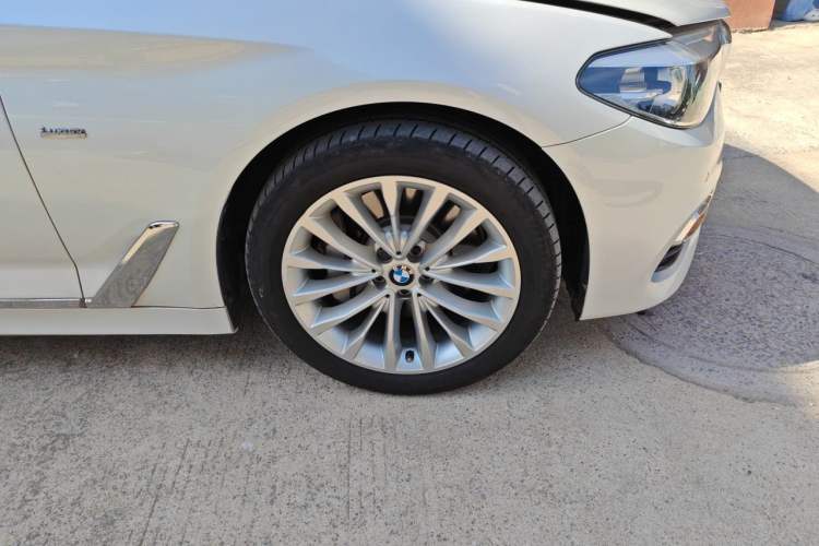 Used BMW 5 Series 2018 530Li Leading Edition Luxury Package Right Front Wheel Hub