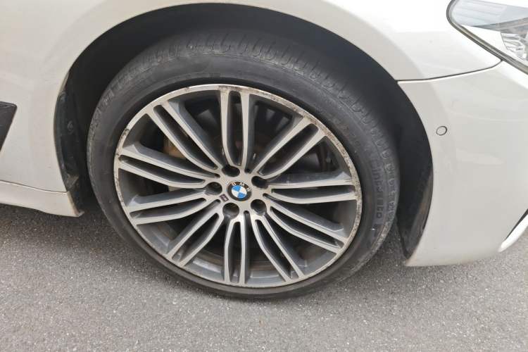 Used BMW 5 Series 2018 Restyled 530Li Leading Edition M Sport Package Right Front Wheel Hub