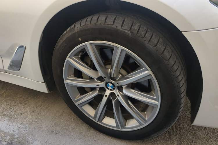 Used BMW 5 Series 2018 528Li Launch Special Edition Right Front Wheel Hub