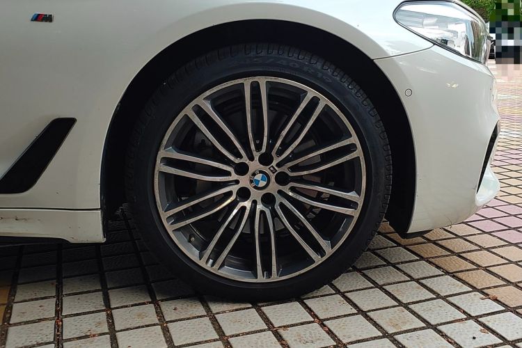 Used BMW 5 Series 2018 530Li Leading Model M Sport Package Right Front Wheel Hub
