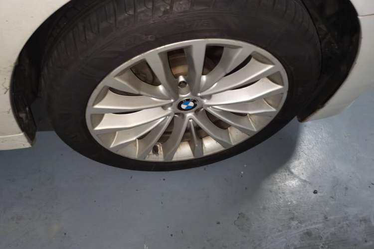 Used BMW 5 Series 2018 525Li Luxury Package Right Front Wheel Hub