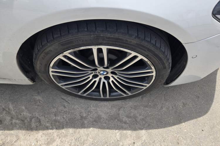 Used BMW 5 Series 2018 Restyled 530Li Leading Edition M Sport Package Right Front Wheel Hub