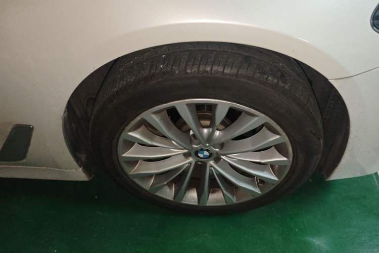 Used BMW 5 Series 2018 525Li Luxury Package Right Front Wheel Hub