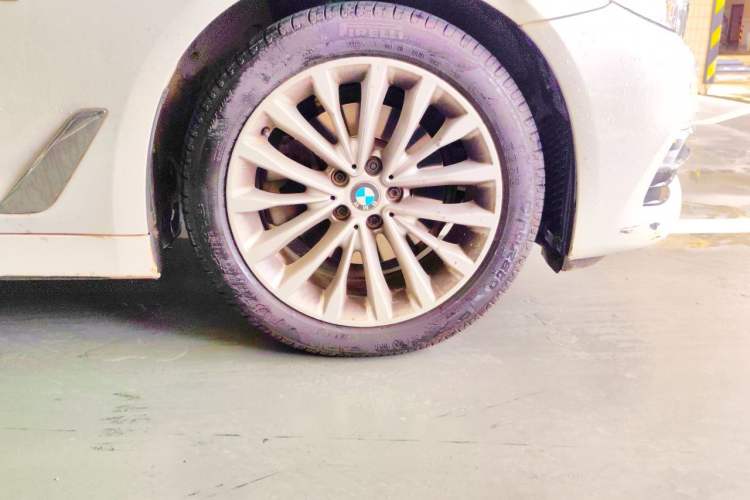 Used BMW 5 Series 2018 525Li Luxury Package Right Front Wheel Hub
