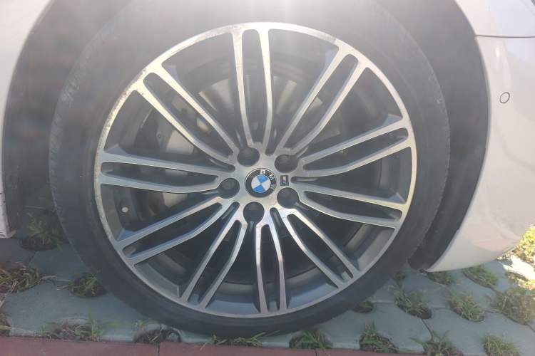 Used BMW 5 Series 2018 530Li Luxury Edition M Sport Package Right Front Wheel Hub