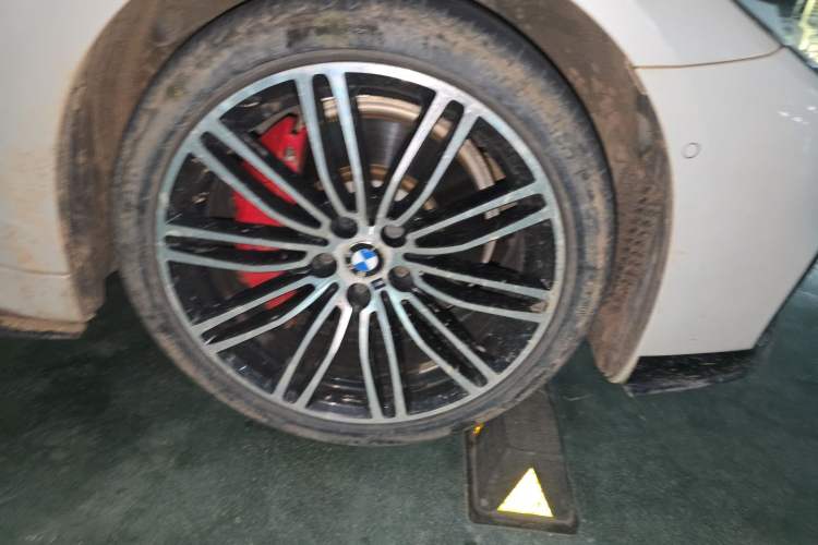 Used BMW 5 Series 2018 530Li Luxury Edition M Sport Package Right Front Wheel Hub