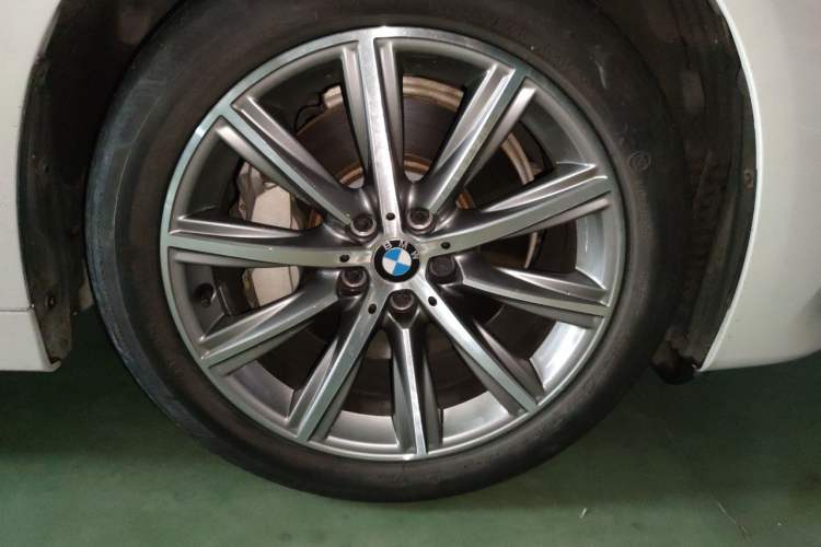 Used BMW 5 Series 2018 528Li Launch Special Edition Right Front Wheel Hub