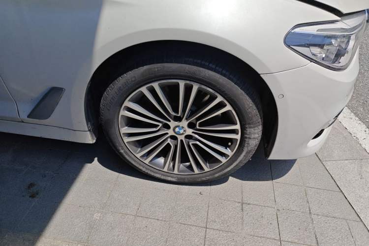 Used BMW 5 Series 2018 Facelifted 530Li Luxury Edition Premium Package Right Front Wheel Hub