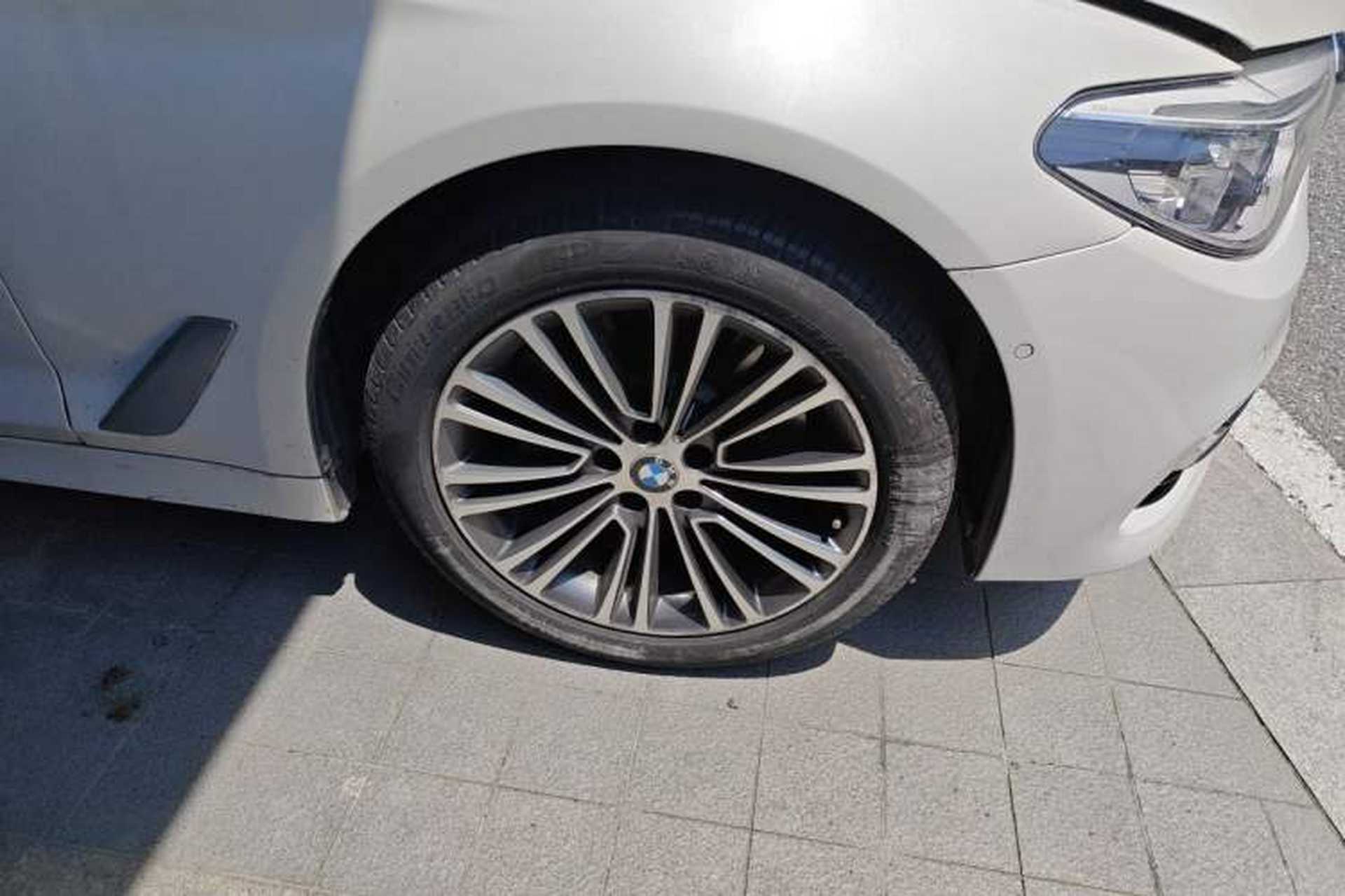 Used BMW 5 Series 2018 Facelifted 530Li Luxury Edition Premium Package Right Front Wheel Hub