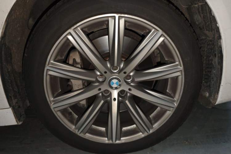 Used BMW 5 Series 2018 528Li Launch Special Edition Right Front Wheel Hub