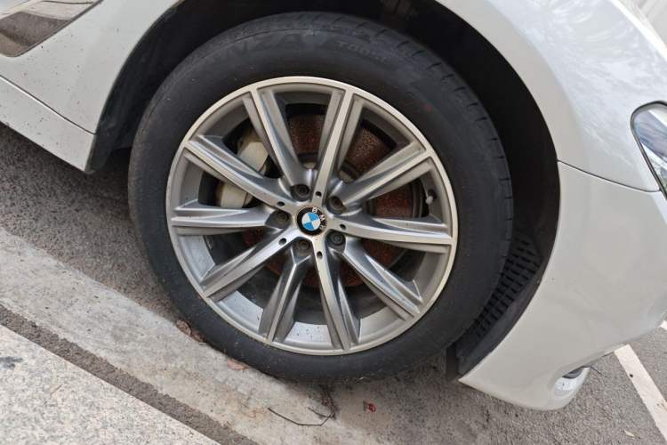 Used BMW 5 Series 2018 528Li Launch Special Edition Right Front Wheel Hub