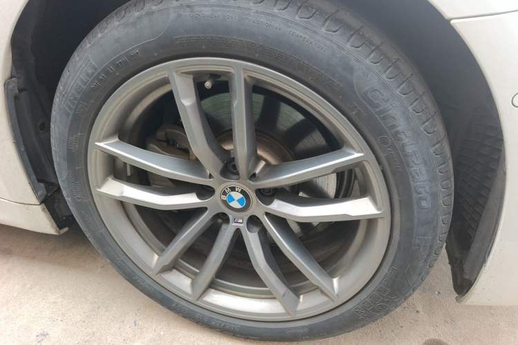 Used BMW 5 Series 2018 525i M Sport Package Right Front Wheel Hub