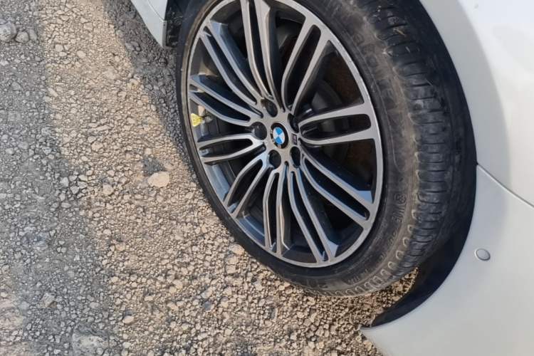Used BMW 5 Series 2018 530Li Leading Model M Sport Package Right Front Wheel Hub