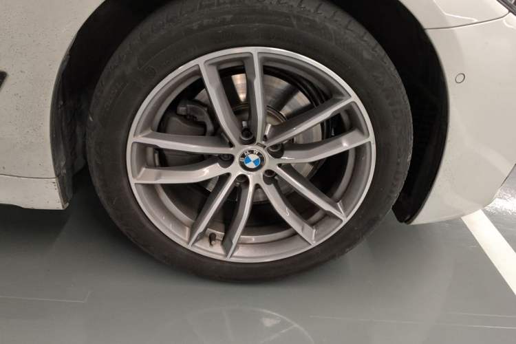 Used BMW 5 Series 2018 525Li M Sport Package Right Front Wheel Hub
