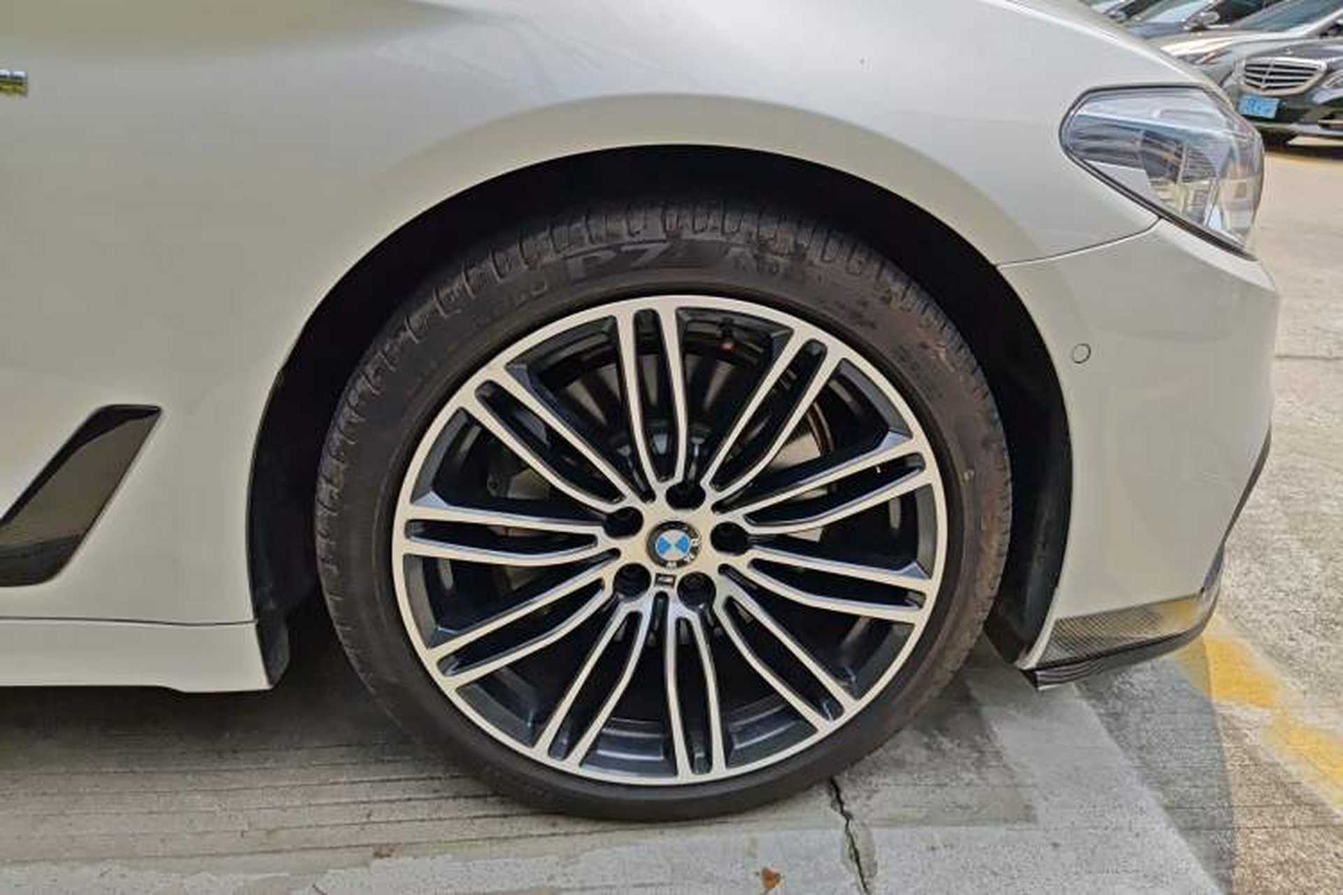 Used BMW 5 Series 2018 530Li Luxury Edition M Sport Package Right Front Wheel Hub