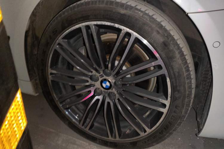 Used BMW 5 Series 2018 530Li Leading Model M Sport Package Right Front Wheel Hub