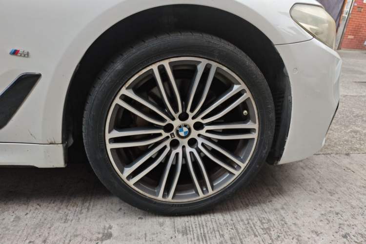 Used BMW 5 Series 2018 Restyled 530Li Leading Edition M Sport Package Right Front Wheel Hub