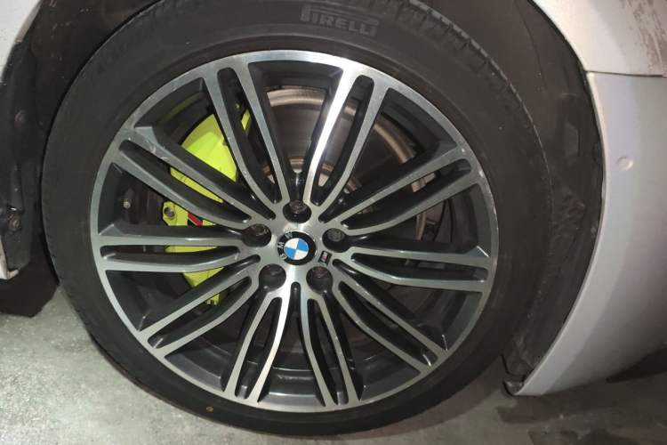 Used BMW 5 Series 2018 530Li Leading Model M Sport Package Right Front Wheel Hub