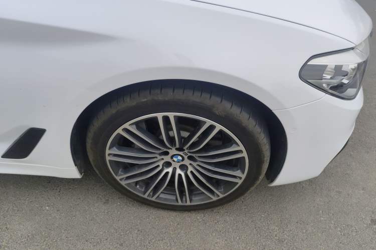 Used BMW 5 Series 2018 Restyled 530Li Leading Edition M Sport Package Right Front Wheel Hub