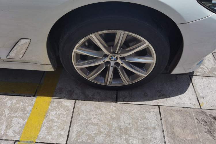 Used BMW 5 Series 2018 528Li Launch Special Edition Right Front Wheel Hub