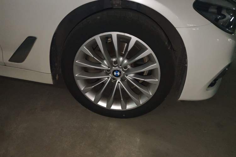 Used BMW 5 Series 2018 525Li Luxury Package Right Front Wheel Hub