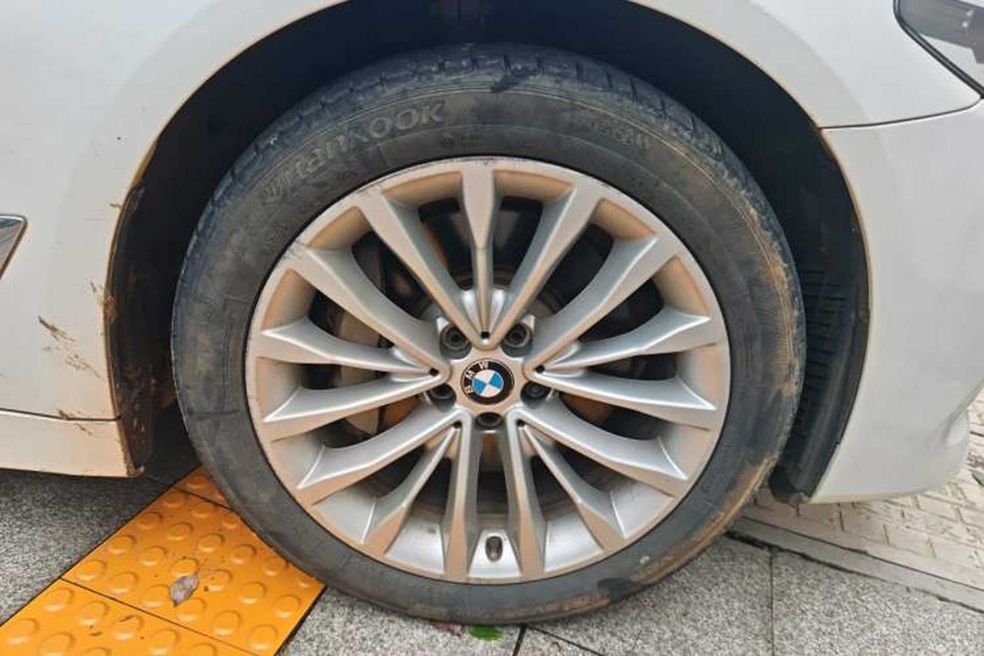 Used BMW 5 Series 2018 Revised Version 530Li Leading Edition Luxury Package Right Front Wheel Hub