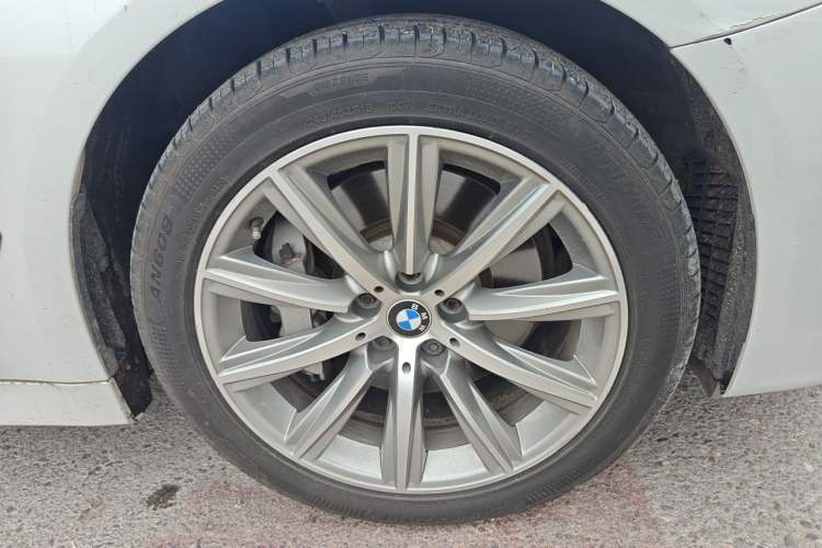 Used BMW 5 Series 2018 528Li Launch Special Edition Right Front Wheel Hub