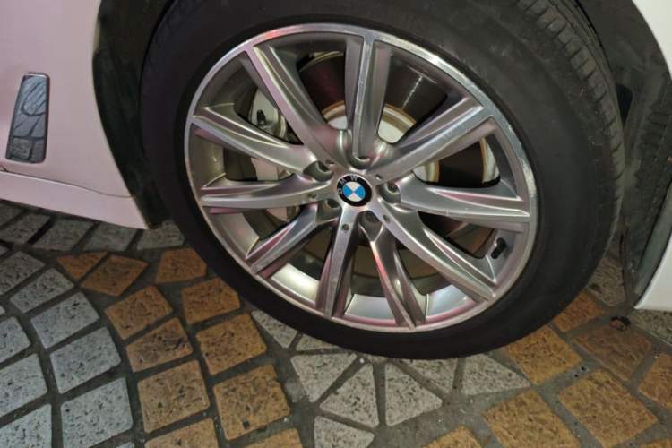 Used BMW 5 Series 2018 528Li Launch Special Edition Right Front Wheel Hub