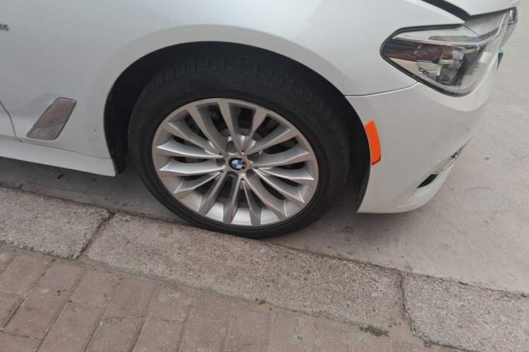 Used BMW 5 Series 2018 Revised Version 530Li Leading Edition Luxury Package Right Front Wheel Hub