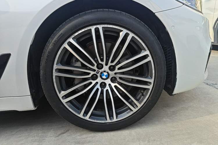 Used BMW 5 Series 2018 Facelifted 530Li Luxury Edition Premium Package Right Front Wheel Hub