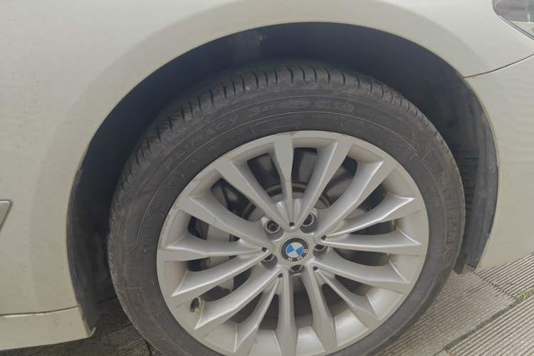 Used BMW 5 Series 2018 530Li xDrive Luxury Package Right Front Wheel Hub