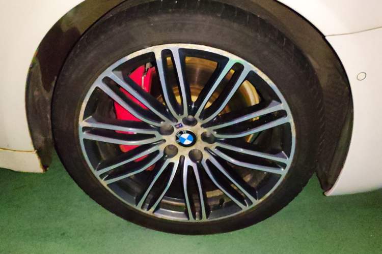 Used BMW 5 Series 2018 530Li Luxury Edition M Sport Package Right Front Wheel Hub