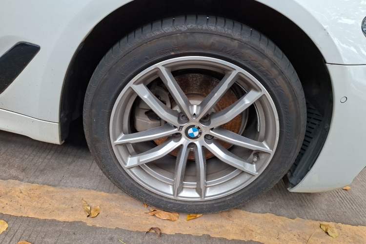 Used BMW 5 Series 2018 525Li M Sport Package Right Front Wheel Hub