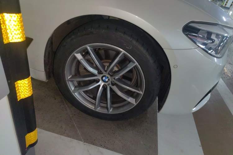 Used BMW 5 Series 2018 525Li M Sport Package Right Front Wheel Hub