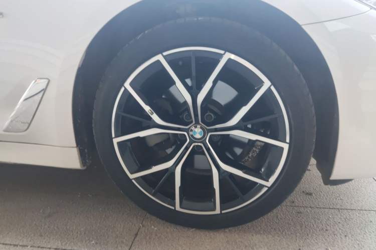 Used BMW 5 Series 2018 525Li Luxury Package Right Front Wheel Hub