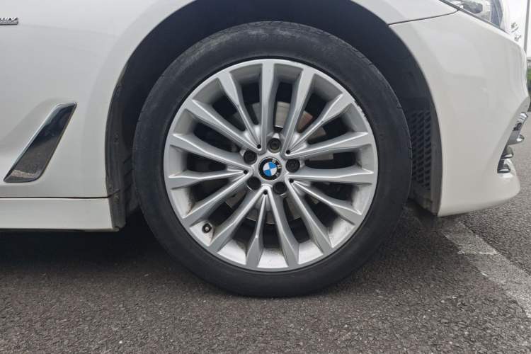 Used BMW 5 Series 2018 525Li Luxury Package Right Front Wheel Hub