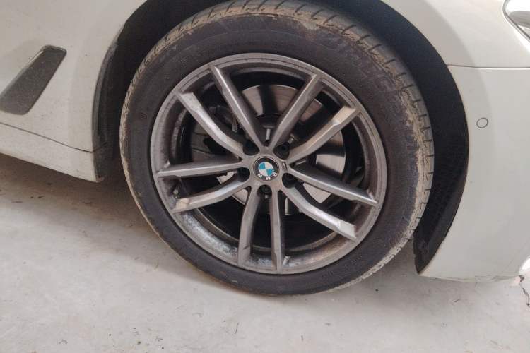 Used BMW 5 Series 2018 525i M Sport Package Right Front Wheel Hub
