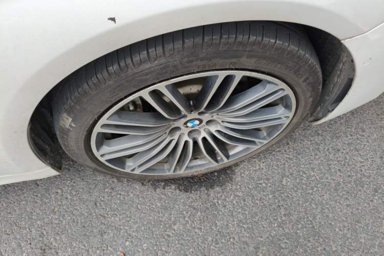 Used BMW 5 Series 2018 530Li Luxury Edition M Sport Package Right Front Wheel Hub