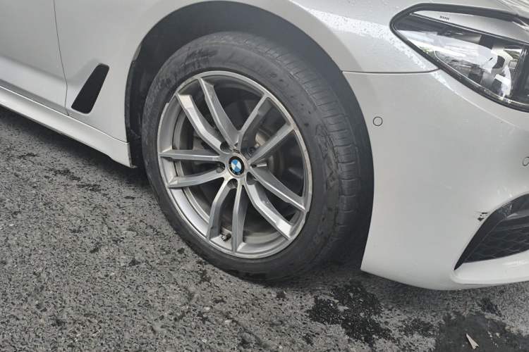 Used BMW 5 Series 2018 525Li M Sport Package Right Front Wheel Hub