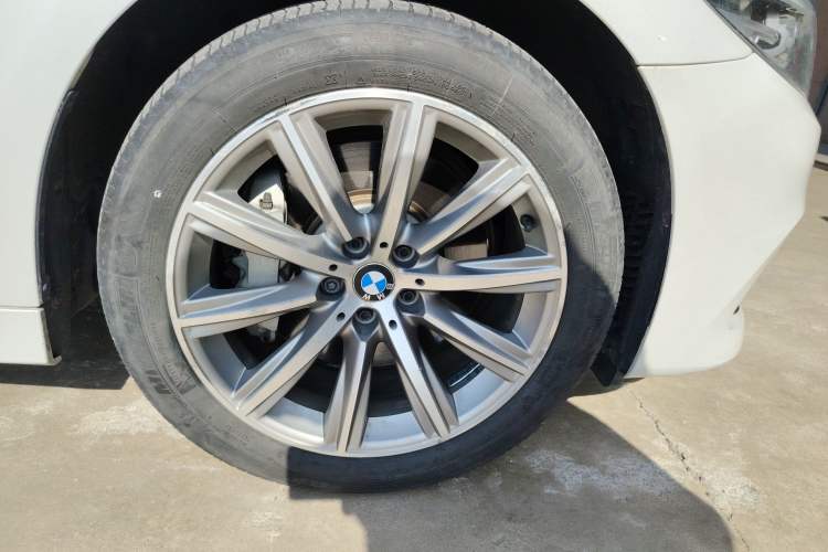 Used BMW 5 Series 2018 528Li Launch Special Edition Right Front Wheel Hub