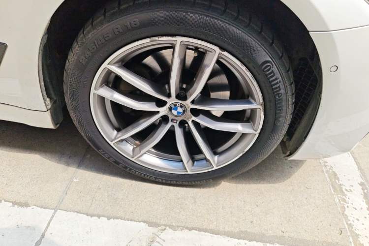 Used BMW 5 Series 2018 525Li M Sport Package Right Front Wheel Hub