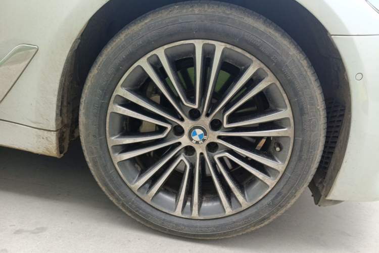 Used BMW 5 Series 2018 530Li Luxury Edition Premium Package Right Front Wheel Hub