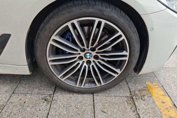 Used BMW 5 Series 2018 530i M Sport Package Right Front Wheel Hub
